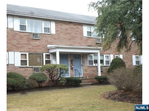 Photo of 146 Virginia Dr #B, Fair Lawn, NJ 07410 (MLS # 25039251)