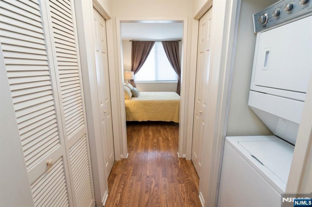 1033 Harmon Cove Tower