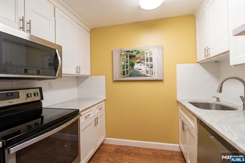 1033 Harmon Cove Tower