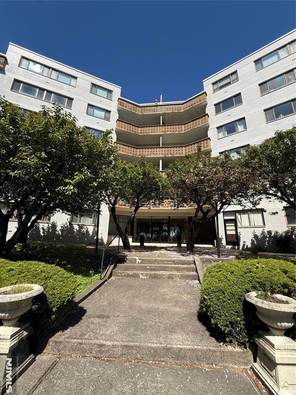 Photo of 1375 River Road #1K, Edgewater, NJ 07020 (MLS # 26015567)