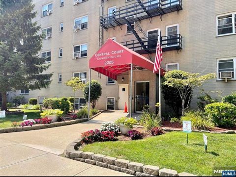 Photo of 2205 Central Rd #3D, Fort Lee, NJ 07024 (MLS # 25042573)