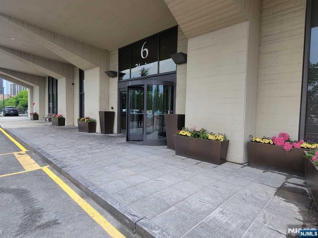 Photo of 6 Horizon Road #310, Fort Lee, NJ 07024 (MLS # 25038365)