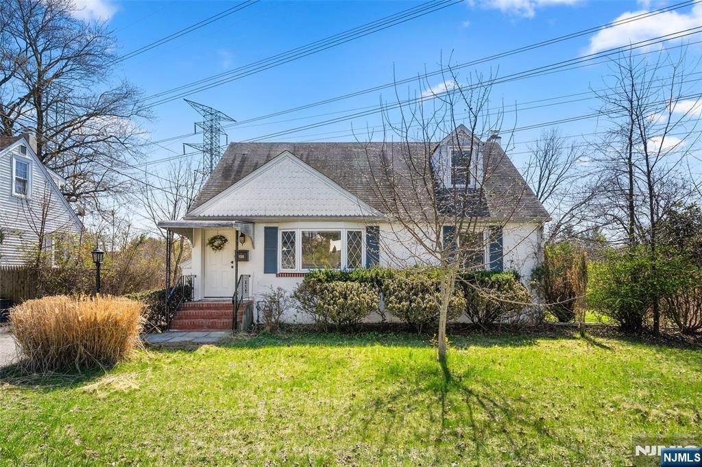 Photo of 136 Catherine Avenue, Mahwah, NJ 07430 (MLS # 26012236)