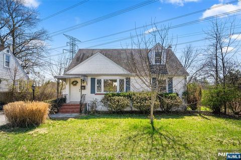 Photo of 136 Catherine Avenue, Mahwah, NJ 07430 (MLS # 26012236)