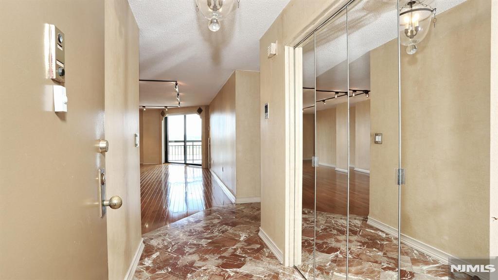 1608 Harmon Cove Tower