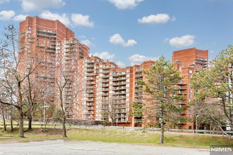 1608 Harmon Cove Tower Secaucus NJ 07094