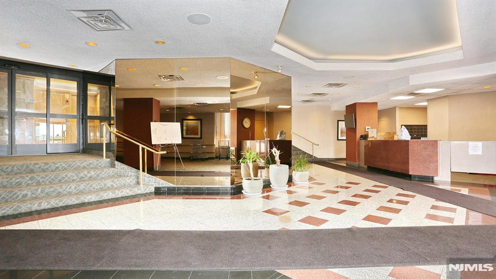 1608 Harmon Cove Tower
