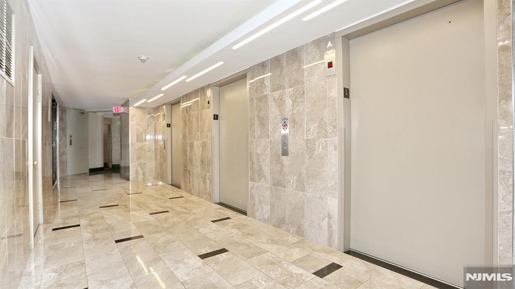 1608 Harmon Cove Tower