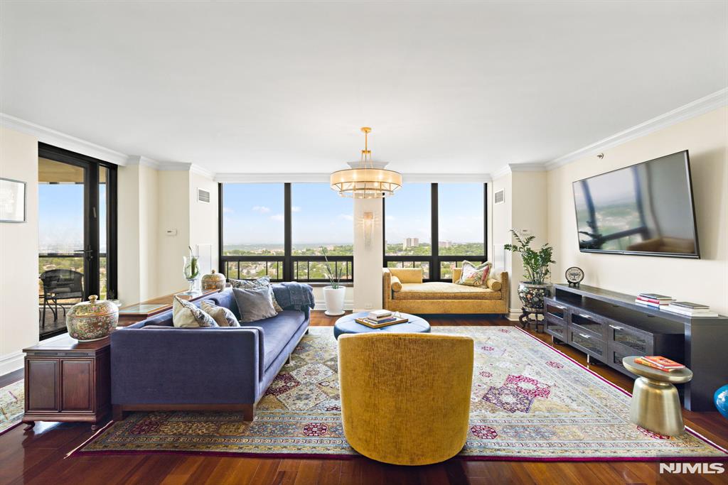 900 Palisade Avenue 2104