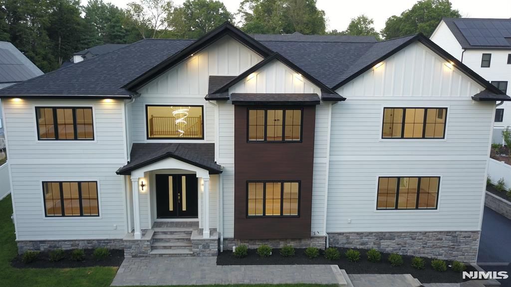 Photo of 796 Wyckoff Avenue, Mahwah, NJ 07430 (MLS # 25029333)
