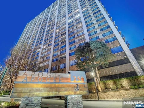 Photo of 250 Gorge RD #12L, Cliffside Park, NJ 07010 (MLS # 26025418)
