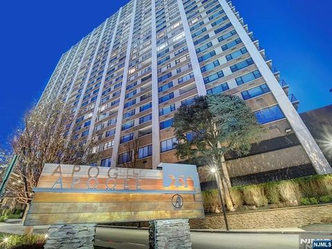 Photo of 250 Gorge RD #12L, Cliffside Park, NJ 07010 (MLS # 26025418)