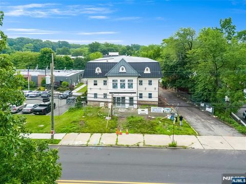 Photo of 639 Teaneck Rd, Teaneck, NJ 07666 (MLS # 26020441)