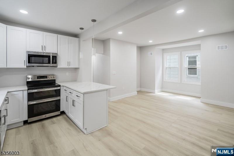 90 N Grove Street, East Orange, New Jersey - 5 Bedrooms  
4 Bathrooms  
15 Rooms - 