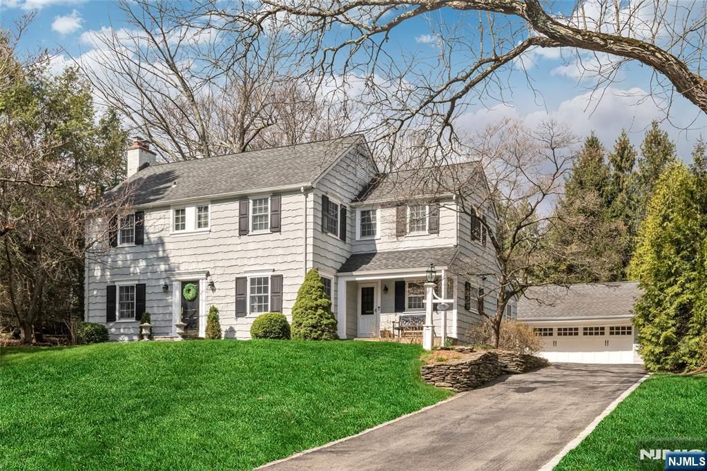 Photo of 716 Morningside Road, Ridgewood Village, NJ 07450 (MLS # 26011807)