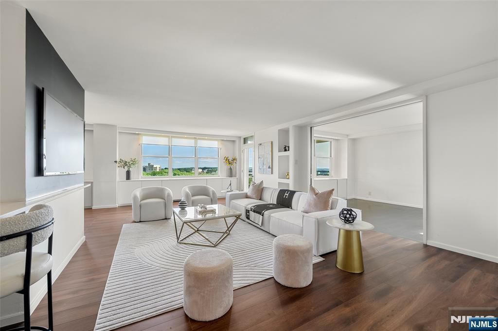 Photo of 2200 N Central Road #12F, Fort Lee, NJ 07024 (MLS # 25025667)