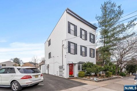 MLS: 25016446