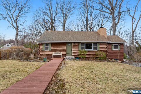 Photo of 6 Partridge Trail, Kinnelon, NJ 07405 (MLS # 26009595)