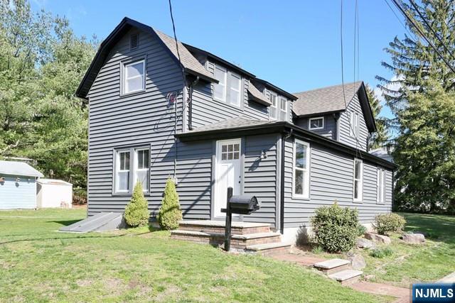 Rental Property at 18 Etheridge Pl, Park Ridge, New Jersey - Bedrooms: 3 
Bathrooms: 2 
Rooms: 7  - $3,800 MO.