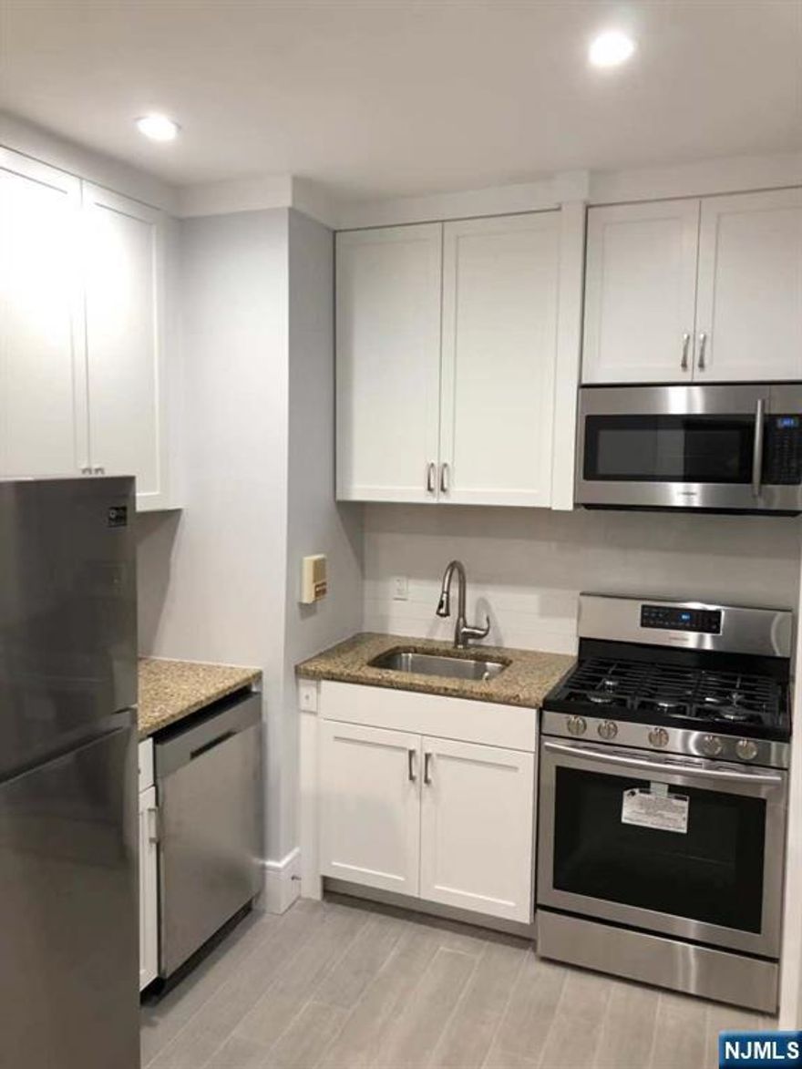 Commuter's dream! The unit has been renovated. Tall 9-ft ceilings throughout. Rooftop deck with incredible views of NYC. Conveniently located close to GWB, public transportation to NYC, ferry, restaurants, shopping (Whole Foods, Trader Joe's), children playgrounds / parks. Great, safe neighborhood. The building recently had over 20 cameras installed outside/inside for additional peace of mind. New carpets throughout the building. Laundry on site on the 1st floor. No move in fees.