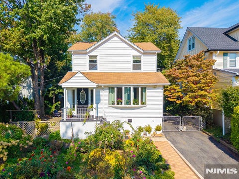 Photo of 241 Roosevelt Street, Teaneck, NJ 07666 (MLS # 26038034)