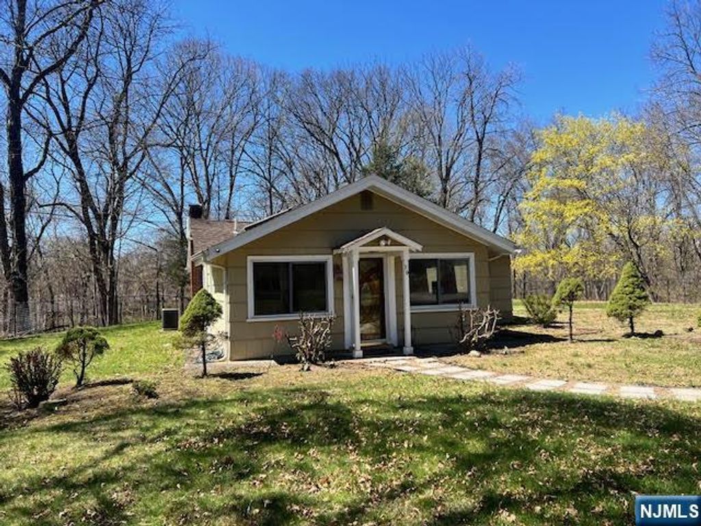 Photo of 19 Crescent Rd, Wayne, NJ 07470 (MLS # 26012530)