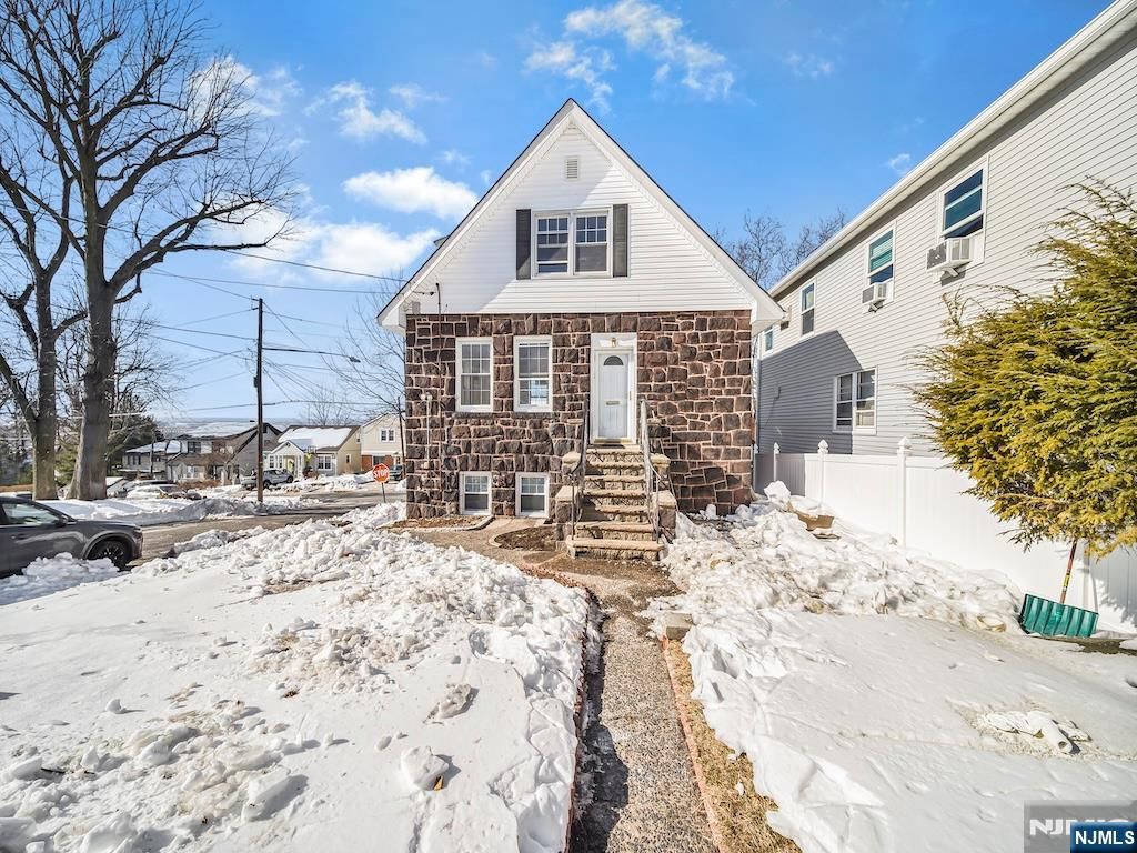 Photo of 600 Studio Road, Ridgefield, NJ 07657 (MLS # 26007984)