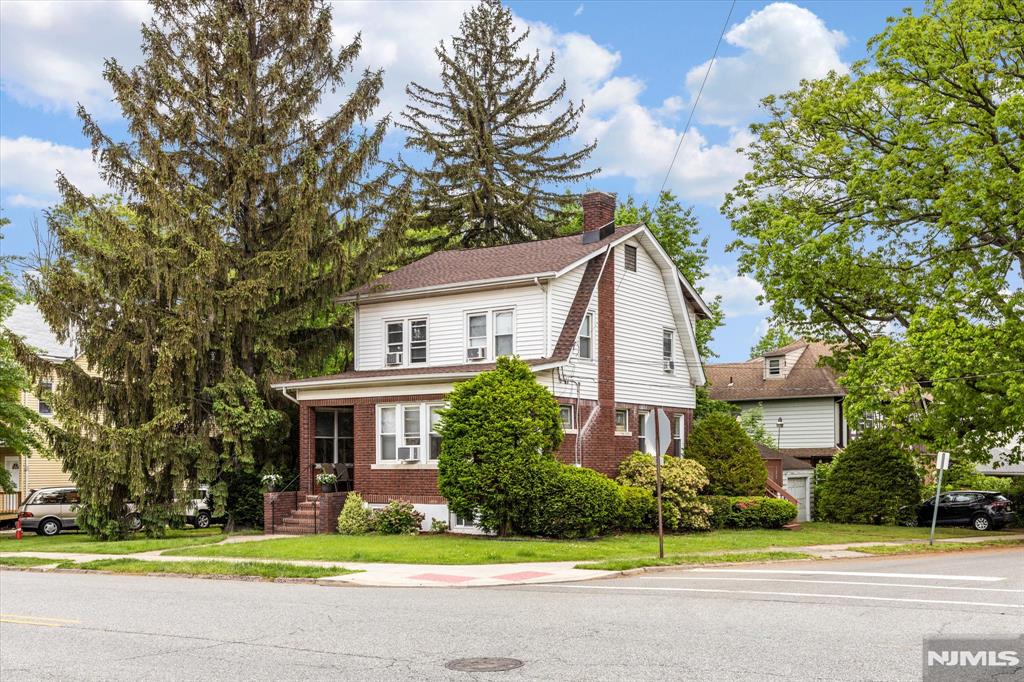 Property for Sale at 460 Brook Avenue, Passaic, New Jersey - Bedrooms: 3 
Bathrooms: 3 
Rooms: 7  - $699,000