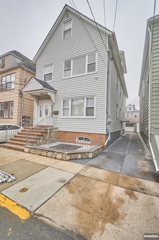 7615 4th Ave 2, North Bergen, New Jersey - 3 Bedrooms  
1 Bathrooms  
5 Rooms - 