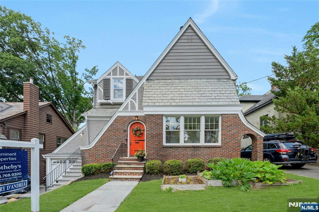 23 Broadview Avenue