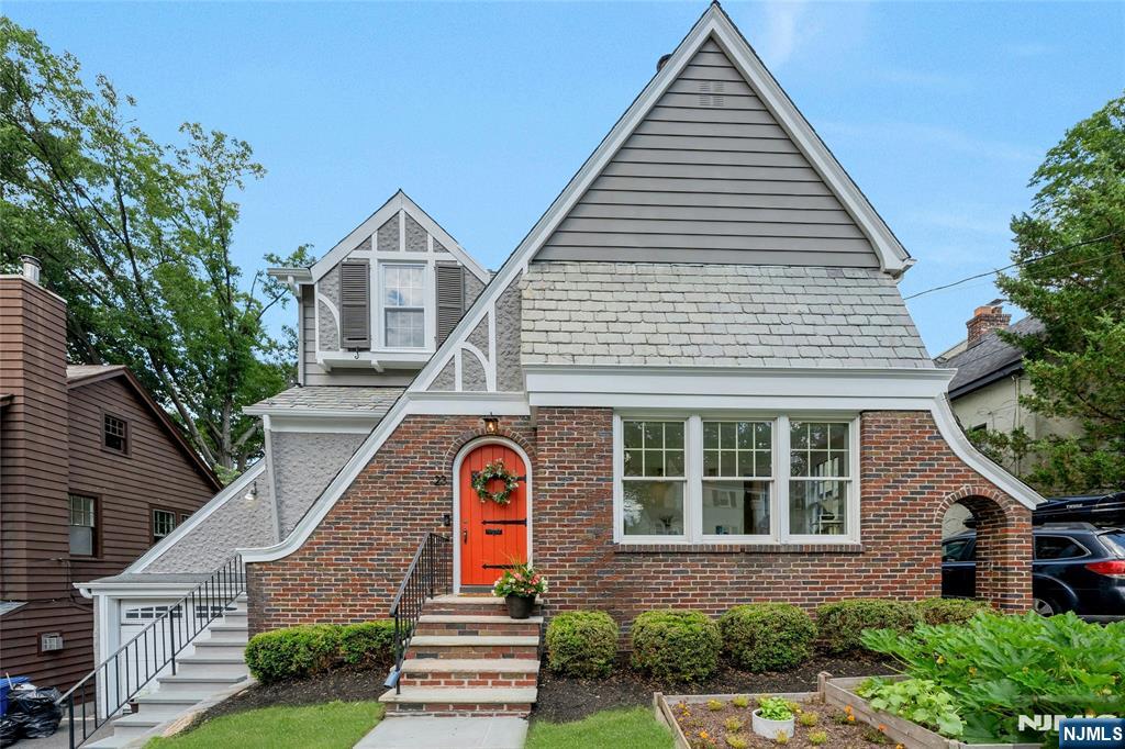 23 Broadview Avenue