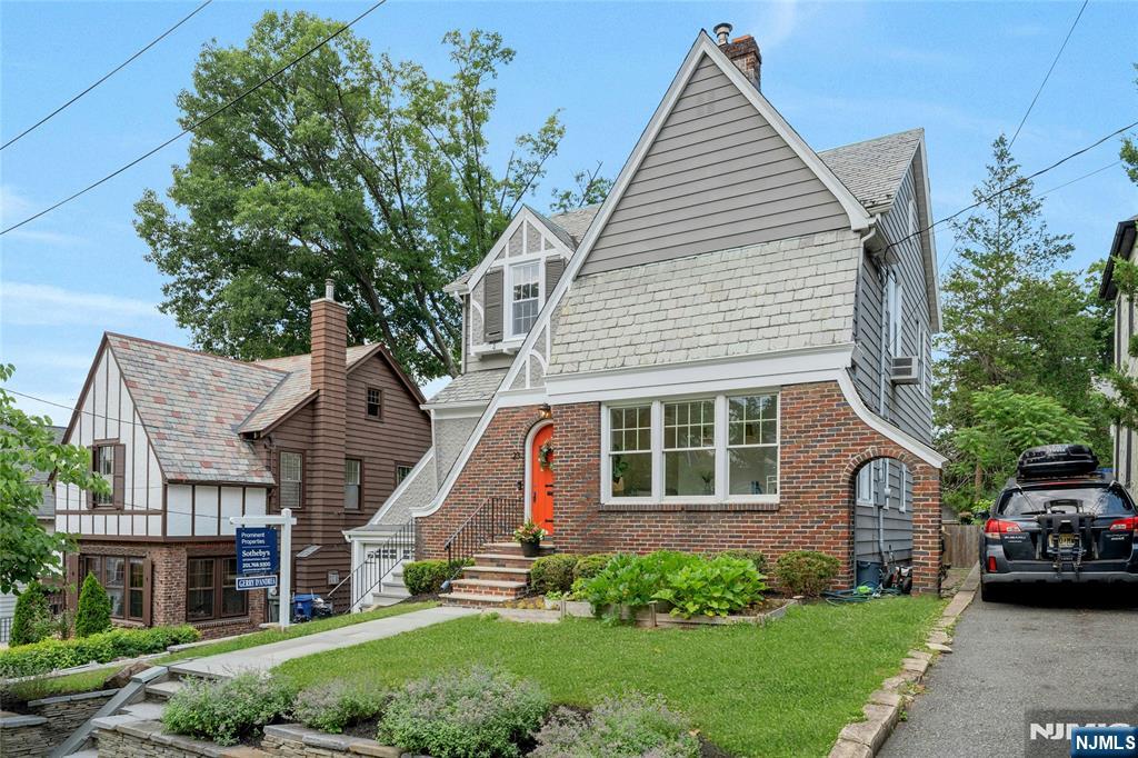 23 Broadview Avenue
