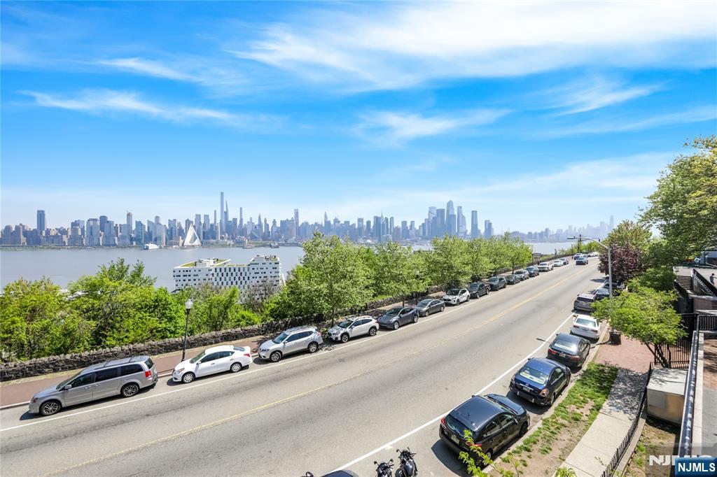 935 Boulevard East 2