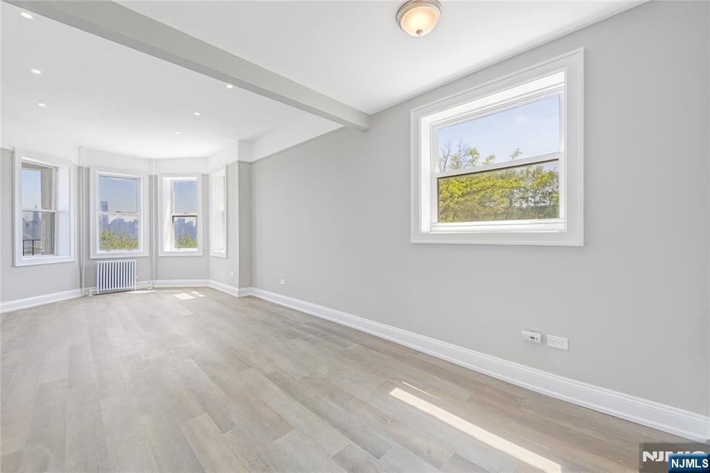 935 Boulevard East 2