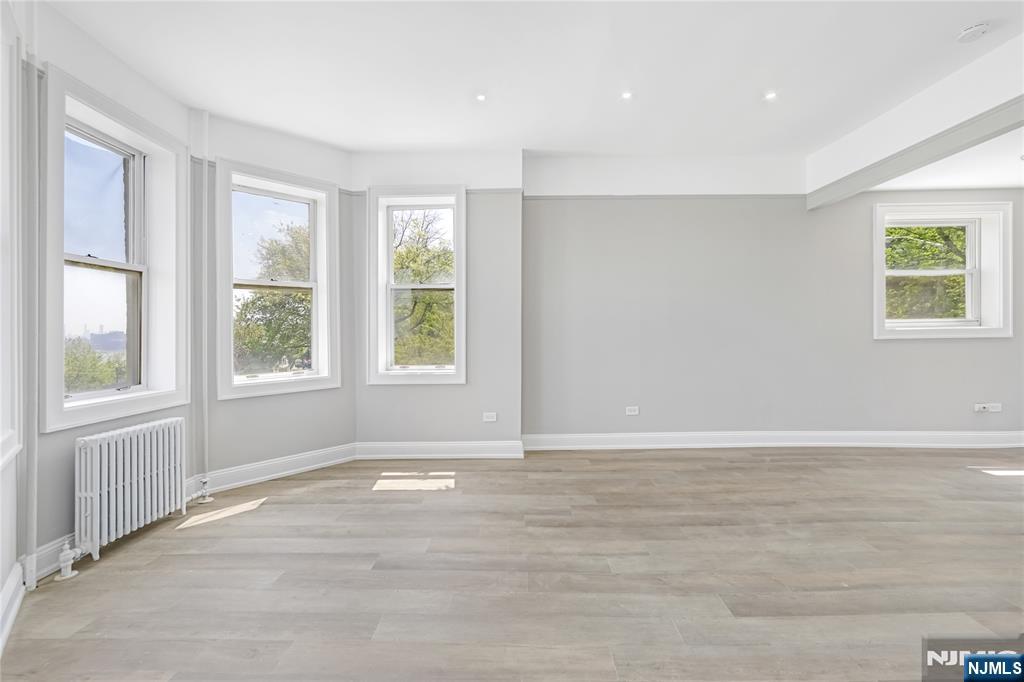 935 Boulevard East 2