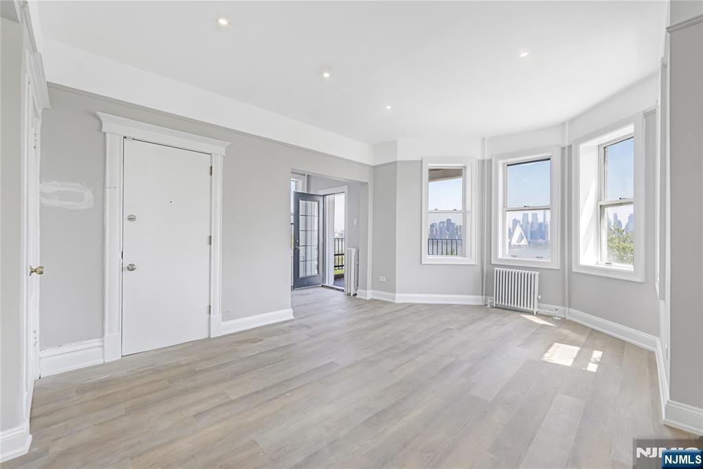 935 Boulevard East 2
