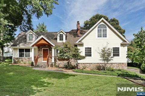 Photo of 8 Le Roy Place, Park Ridge, NJ 07656 (MLS # 26035626)