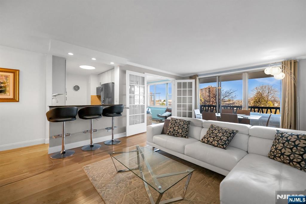 2000 Linwood Avenue 5B