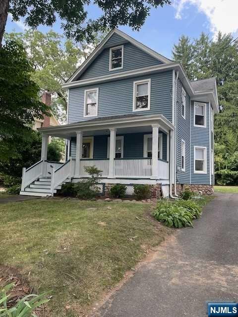277 Edwards St, Ridgewood, New Jersey - 3 Bedrooms  
2 Bathrooms  
6 Rooms - 