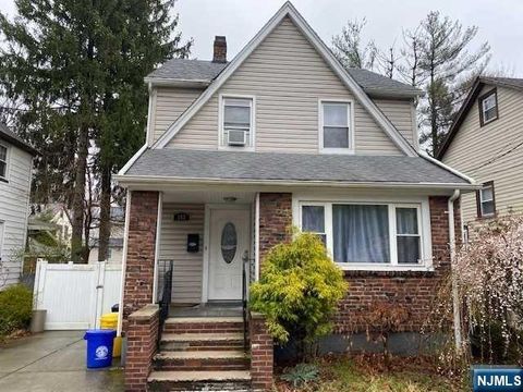 Photo of 983 Grace Ter, Teaneck, NJ 07666 (MLS # 26014563)