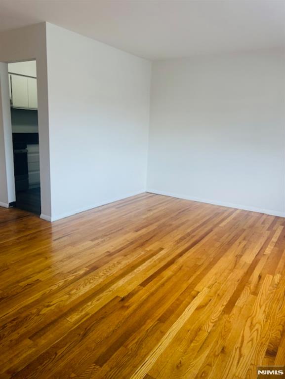 86 Contant Avenue 4