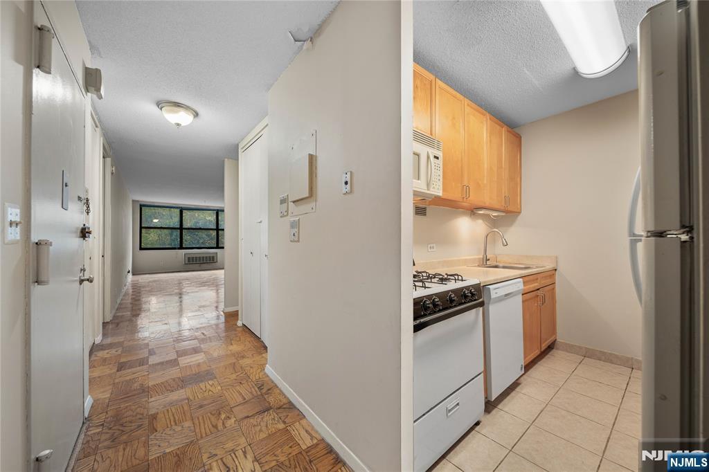 7000 Boulevard East 11E