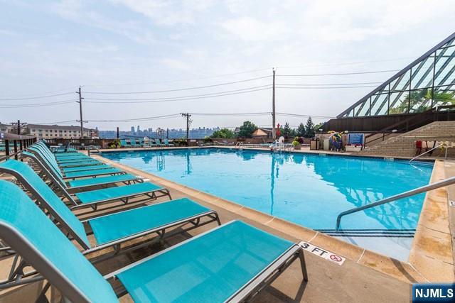7000 Boulevard East 11E