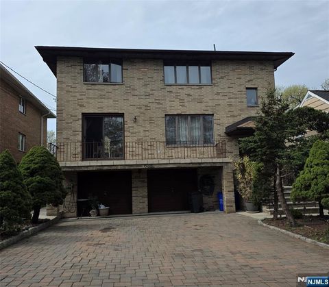 Photo of 688 Day Ave #2nd Fl, Ridgefield, NJ 07657 (MLS # 26012904)