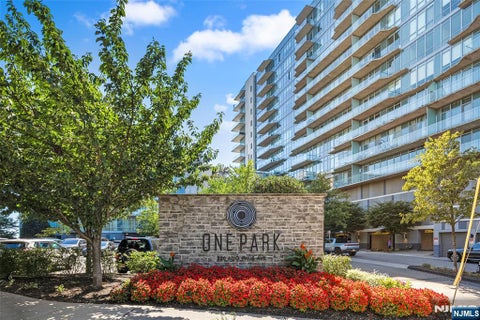 Photo of 320 Adolphus Ave #914, Cliffside Park, NJ 07010 (MLS # 26035539)