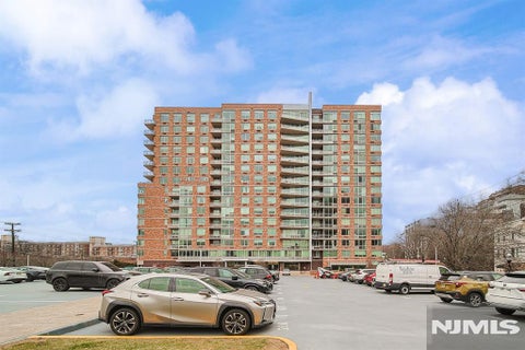 Photo of 612 Hudson Park #612, Edgewater, NJ 07020 (MLS # 26009021)
