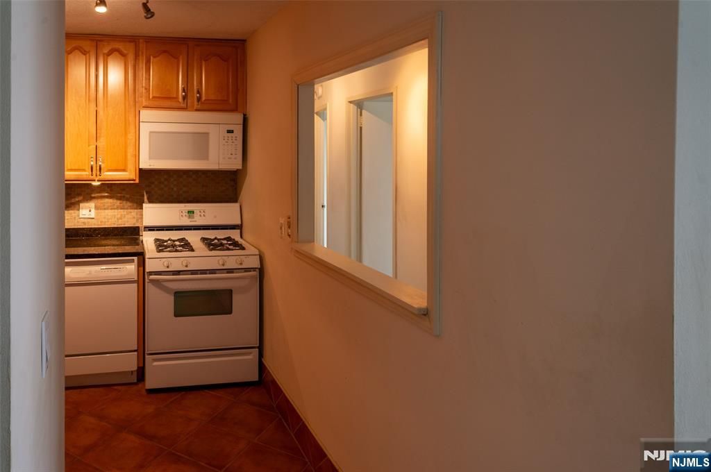 Photo of 555 North Avenue #10C, Fort Lee, NJ 07024 (MLS # 26004335)