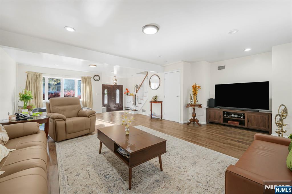 405 Burnet Place