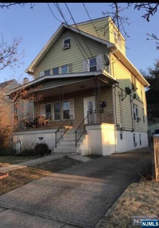Rental Property at 26 Kipp Ave 2, Elmwood Park, New Jersey - Bedrooms: 3 
Bathrooms: 2 
Rooms: 6  - $2,600 MO.