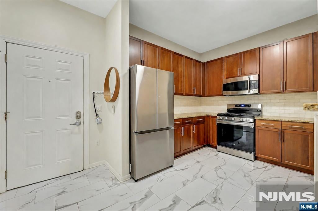 1109 Riverview Avenue 109